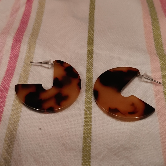 Earrings Tortoise Black Gold Brown Pierced Earrings New Pac-Man Style Shape 🤣 - Picture 2 of 4